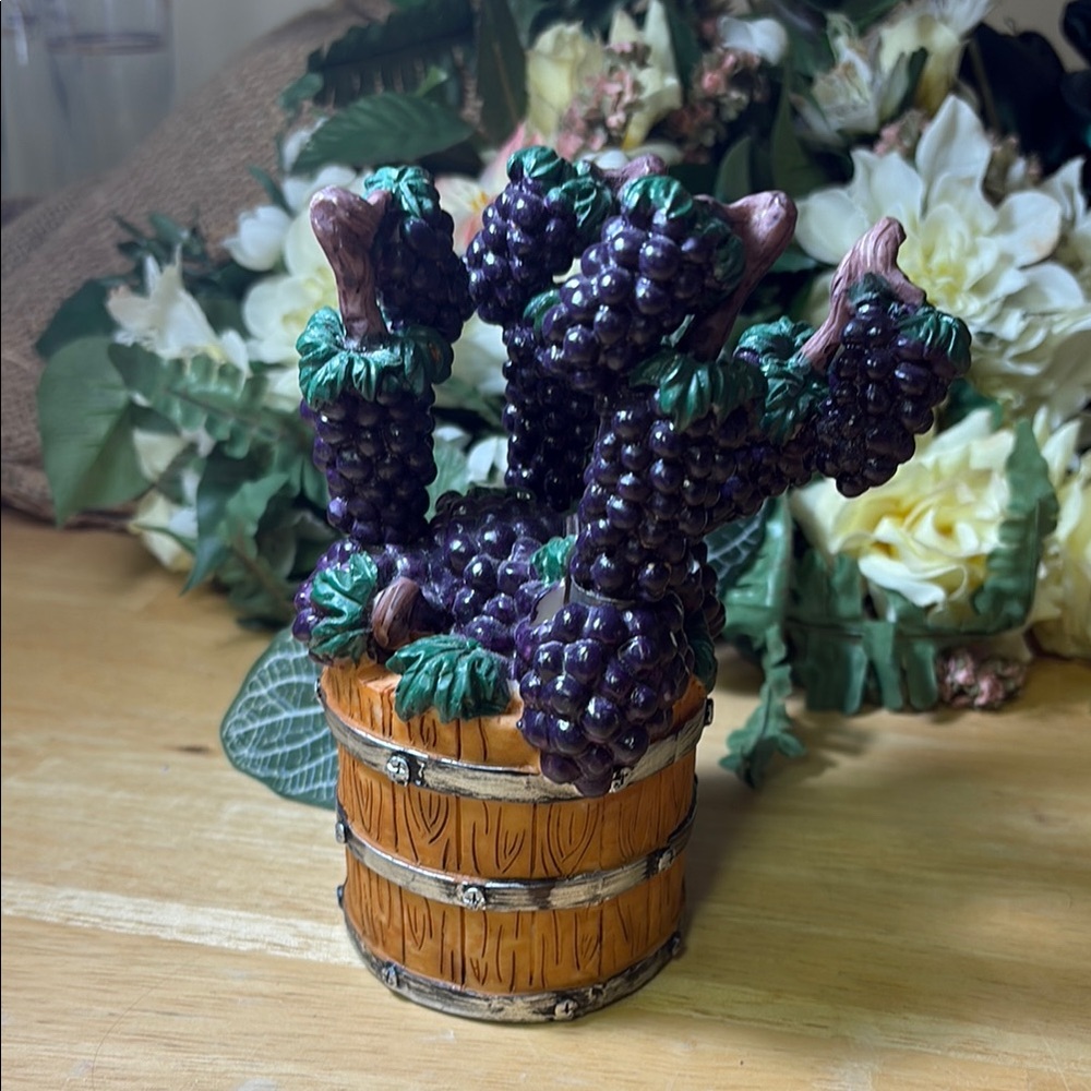 Barrel of grapes themed set of resin cheese spreaders